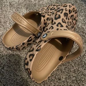 ***Women’s Leopard Print Crocs Classic Clog***